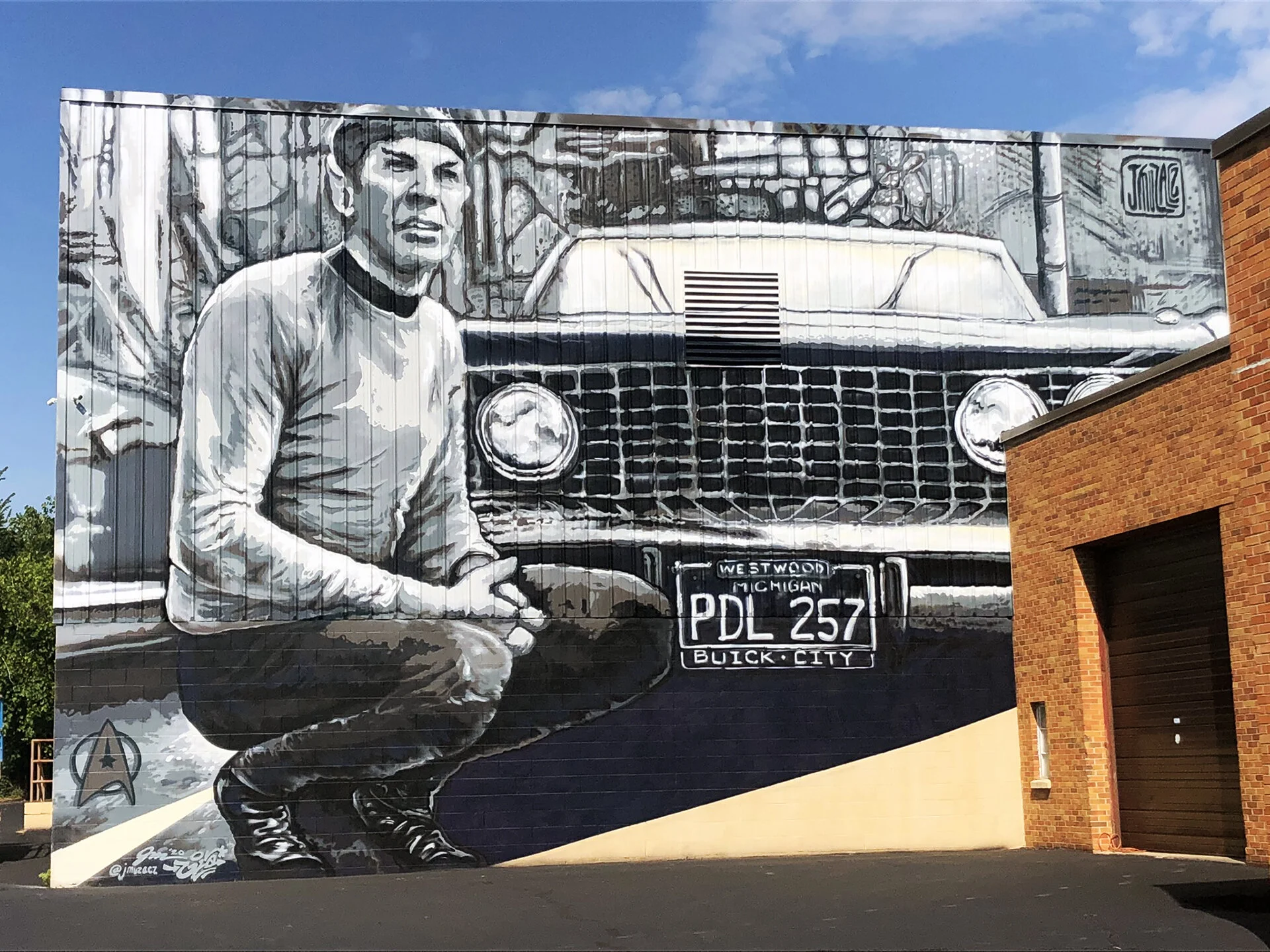 【MURAL】ミューラル　ウィンドブレーカー　0164 Live Long and Prosper — J Muzacz | Austin, Texas based Mural and